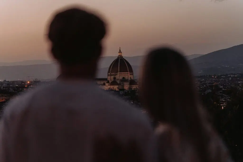 couple profitant de la vue sur Florence