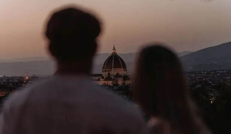 couple au coucher de soleil à Florence, koppeltje lors du coucher de soleil à Firenze