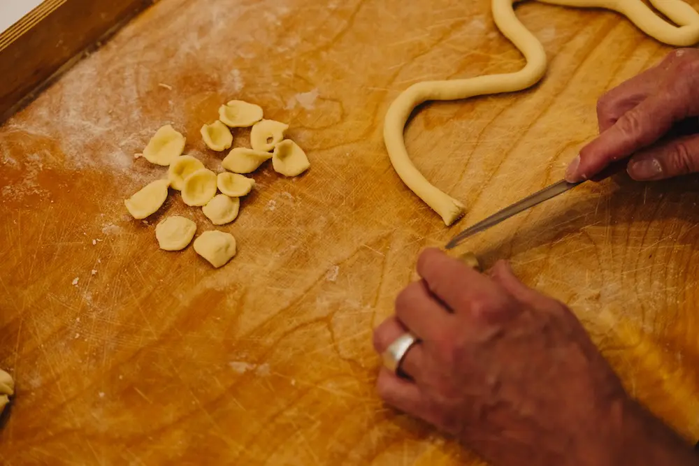puglia nourriture gourmets Orecchiette pâtes fraîches italie nourriture roadtrip italien pâtes fraîches vacances en italie