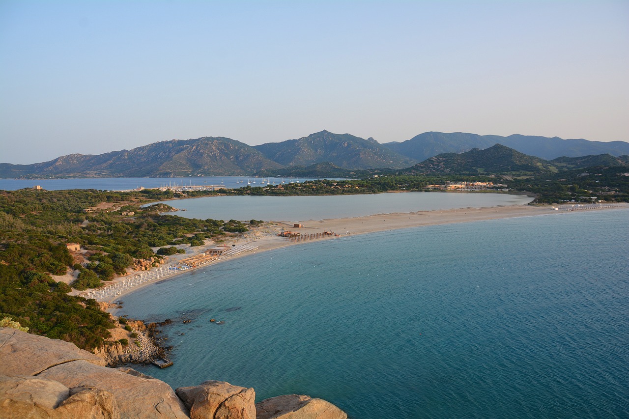 nature sauvage plage montagnes Sardaigne sardinien nature sauvage plage montagnes