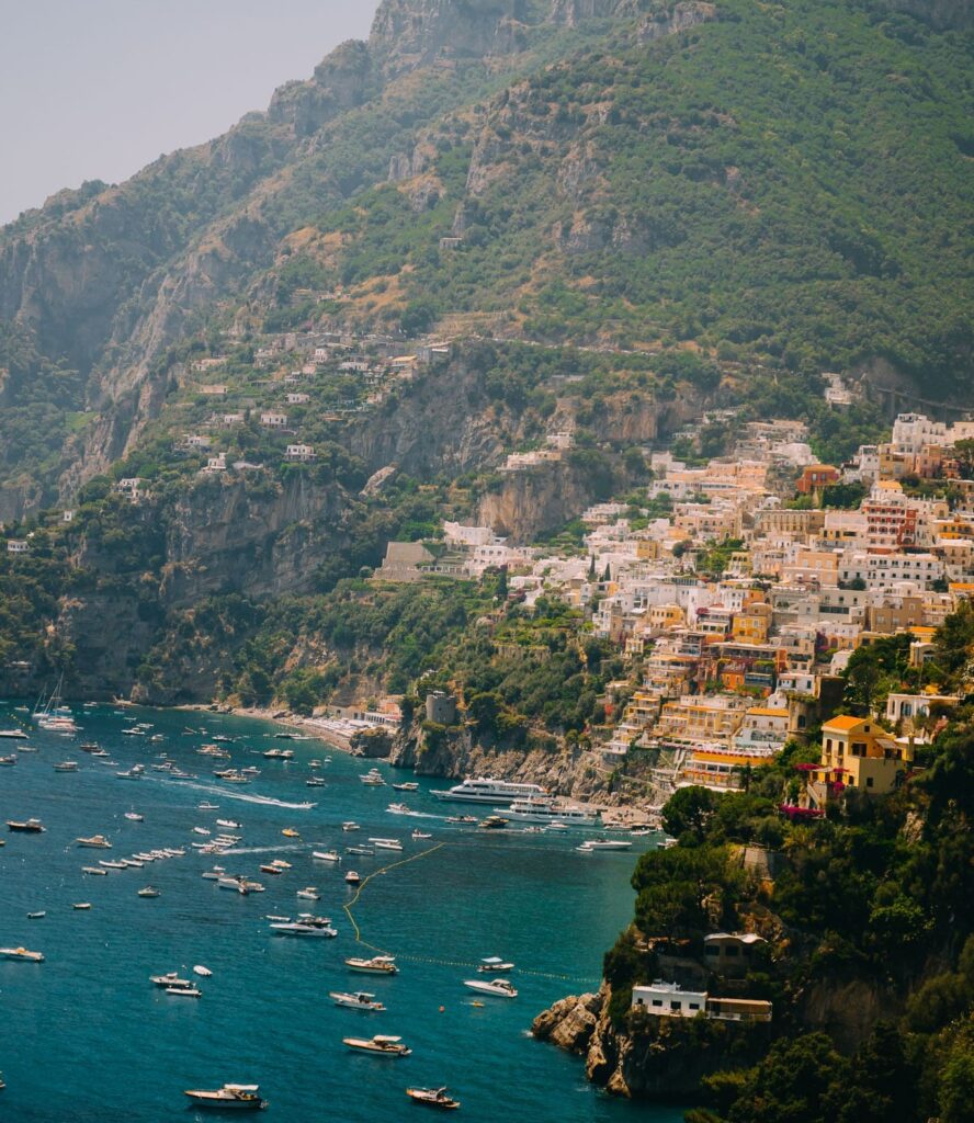 village pittoresque de Positano et baie sur la côte amalfitaine